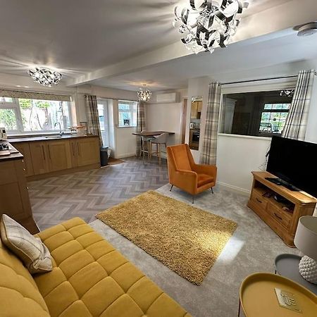 Thee Olde Cow Shed Cottingham, Central Location, 500 Meters From Cottingham Train Station, Close To Hull & Beverly, Free Parking & Wi-Fi , Entire Detached Property エクステリア 写真